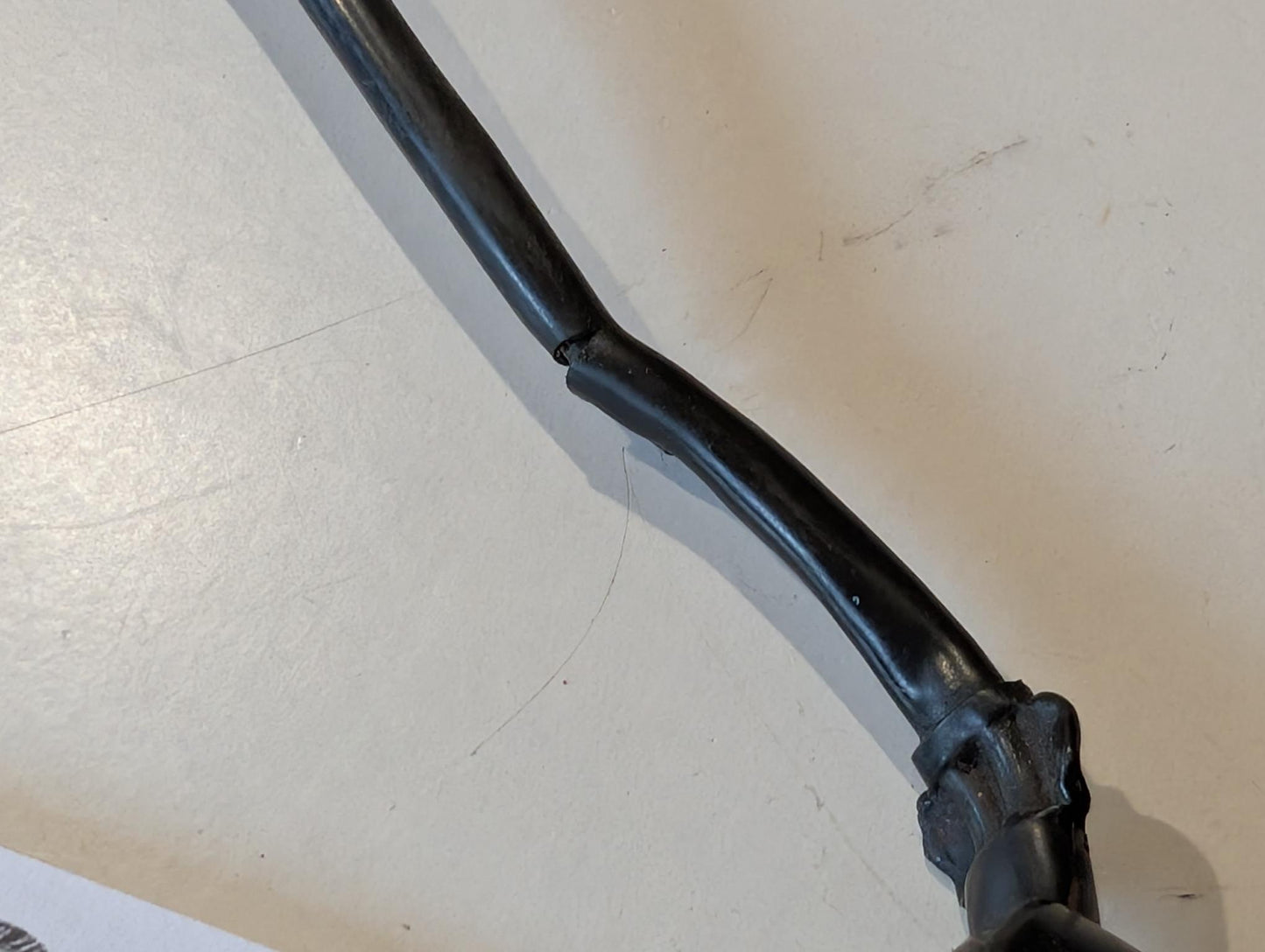 Yamaha XT600 43F Bremslichtschalter hinten 34L-82530-00 mit Halter gebraucht, in altersgemäßem Zustand