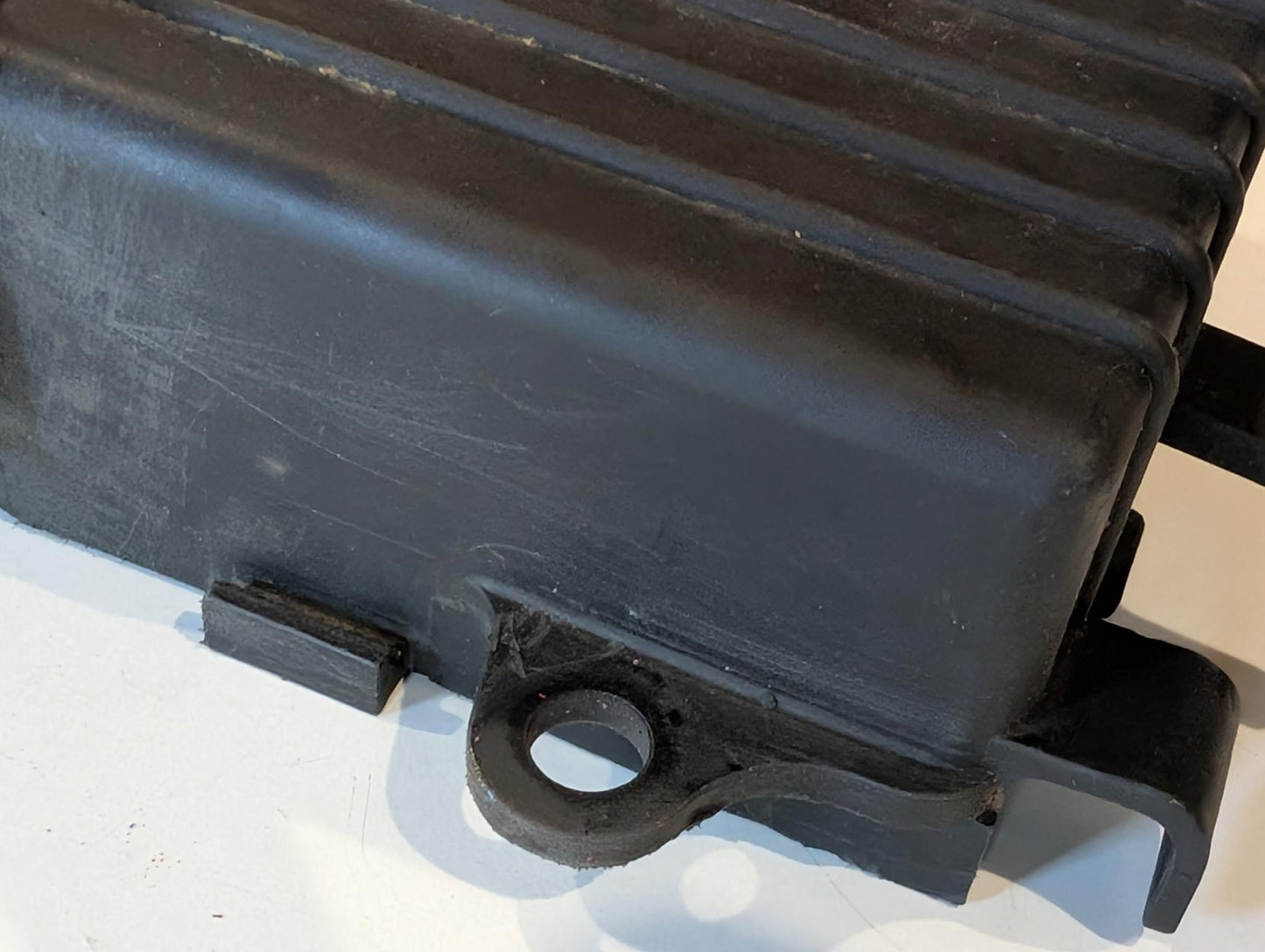 Yamaha XT600 43F Batteriehalter Batteriekasten 34L-2177G-00 Halter Spannungsregler gebraucht