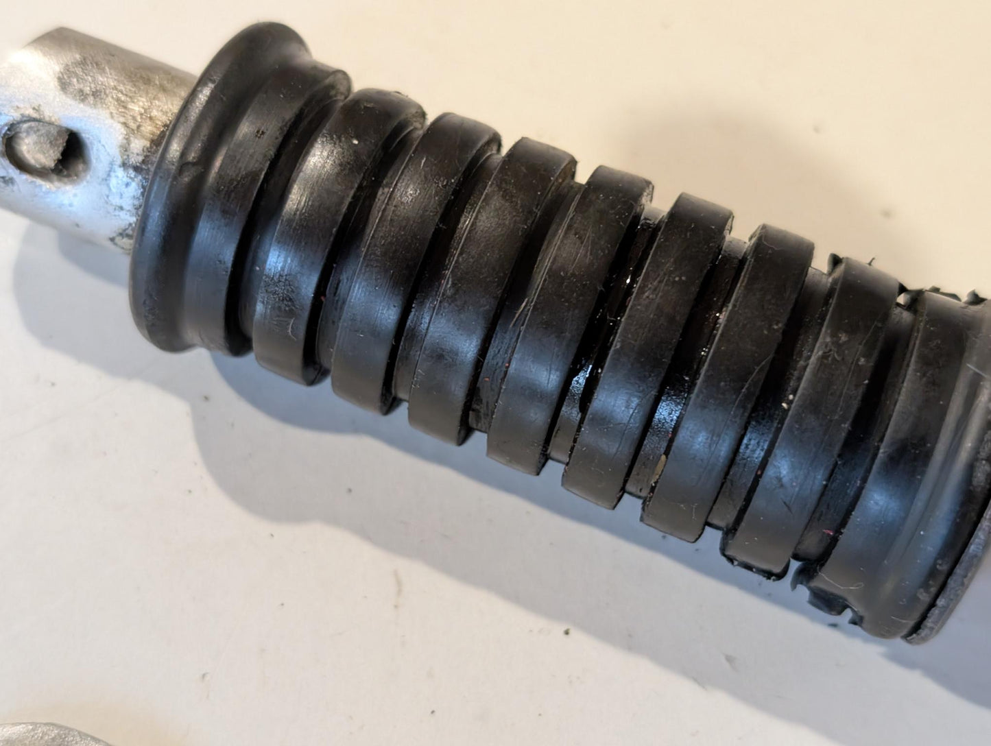 Yamaha XT600 43F Fussraste hinten 120-27431-00 gebraucht