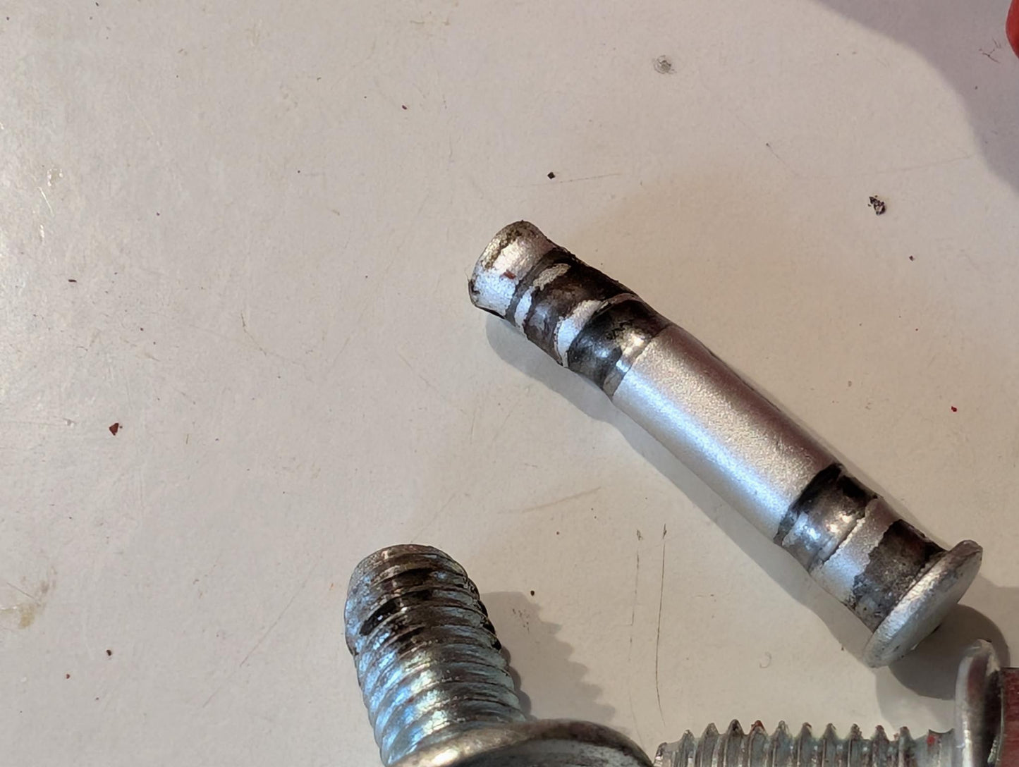 Yamaha XT600 43F Fussrastenhalter hinten rechts 50T-27442 gebraucht