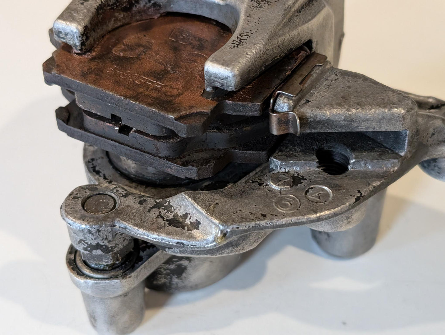 Yamaha XT600 43F Bremssattel vorne 43F-25810-20 mit Schrauben gebraucht