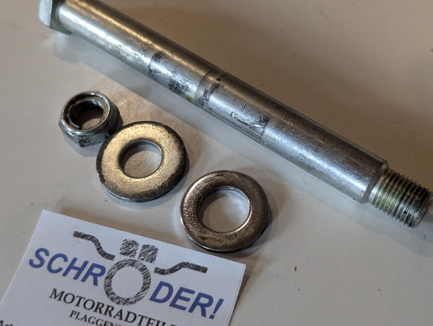 Yamaha XT600 43F Lagerwelle Drehwelle Schraube Umlenkung an Schwinge 90109-120A3 mit Schmiernippel gebraucht