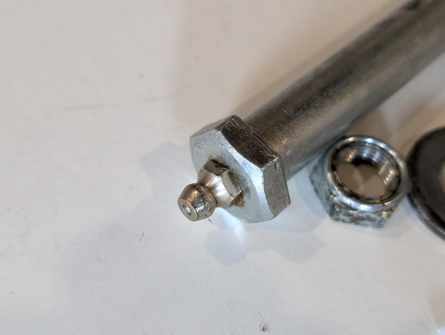 Yamaha XT600 43F Lagerwelle Drehwelle Schraube Umlenkung an Schwinge 90109-120A3 mit Schmiernippel gebraucht