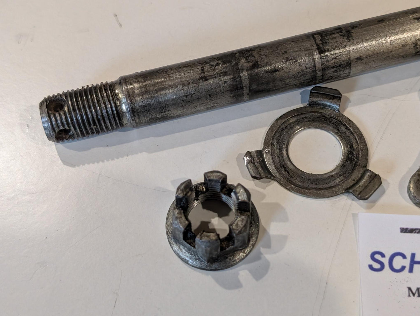 Yamaha XT600Z 3AJ Hinterradachse 3AJ-25381-00 mit Spannern 3Y1-25388-01 3Y1-25389-00 und Mutter gebraucht