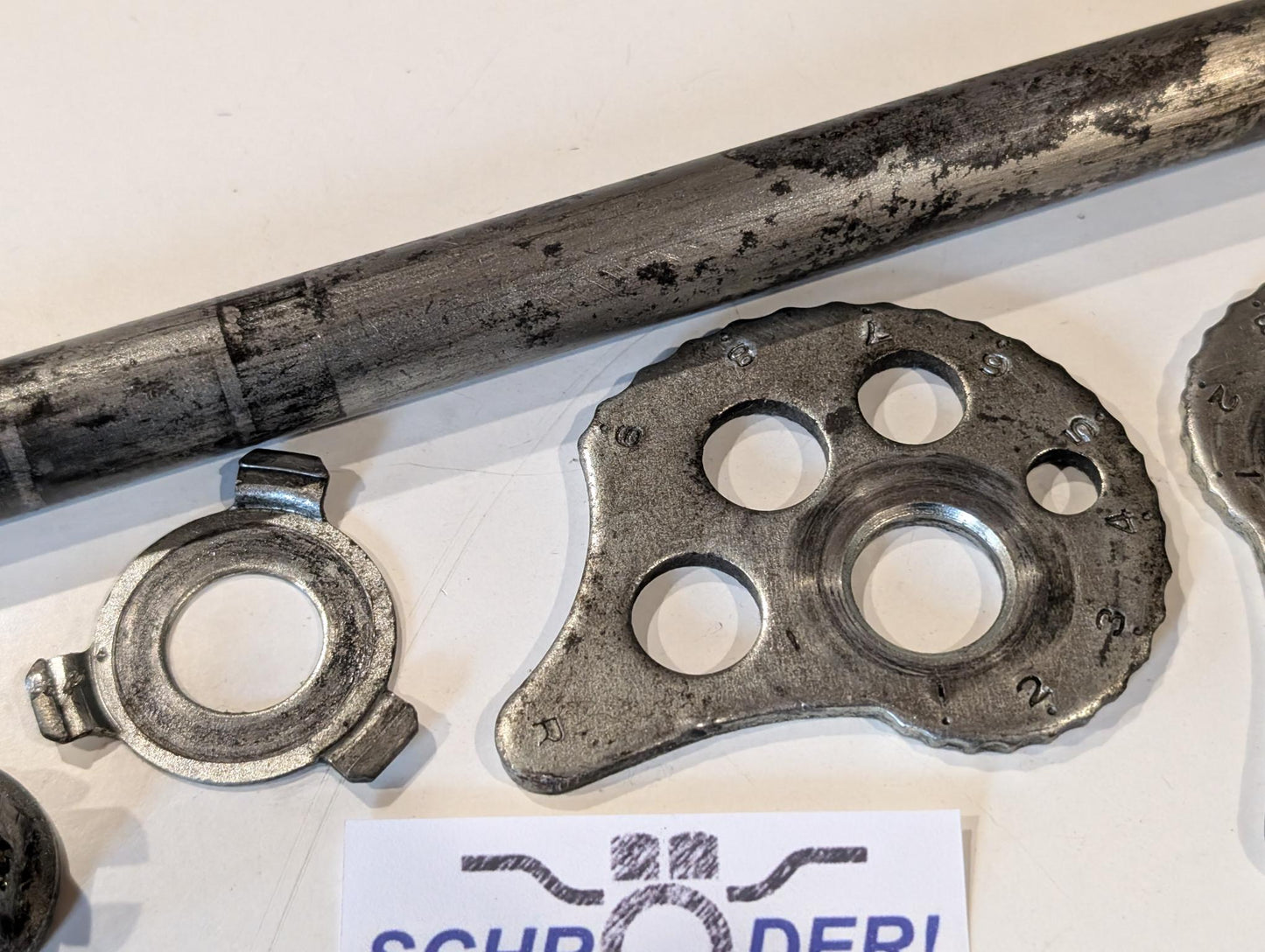 Yamaha XT600Z 3AJ Hinterradachse 3AJ-25381-00 mit Spannern 3Y1-25388-01 3Y1-25389-00 und Mutter gebraucht