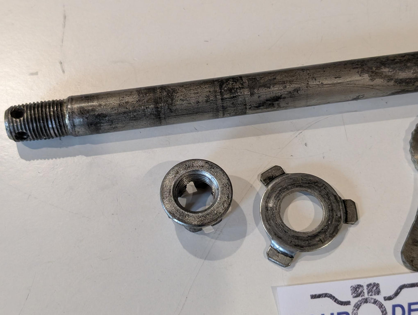 Yamaha XT600Z 3AJ Hinterradachse 3AJ-25381-00 mit Spannern 3Y1-25388-01 3Y1-25389-00 und Mutter gebraucht