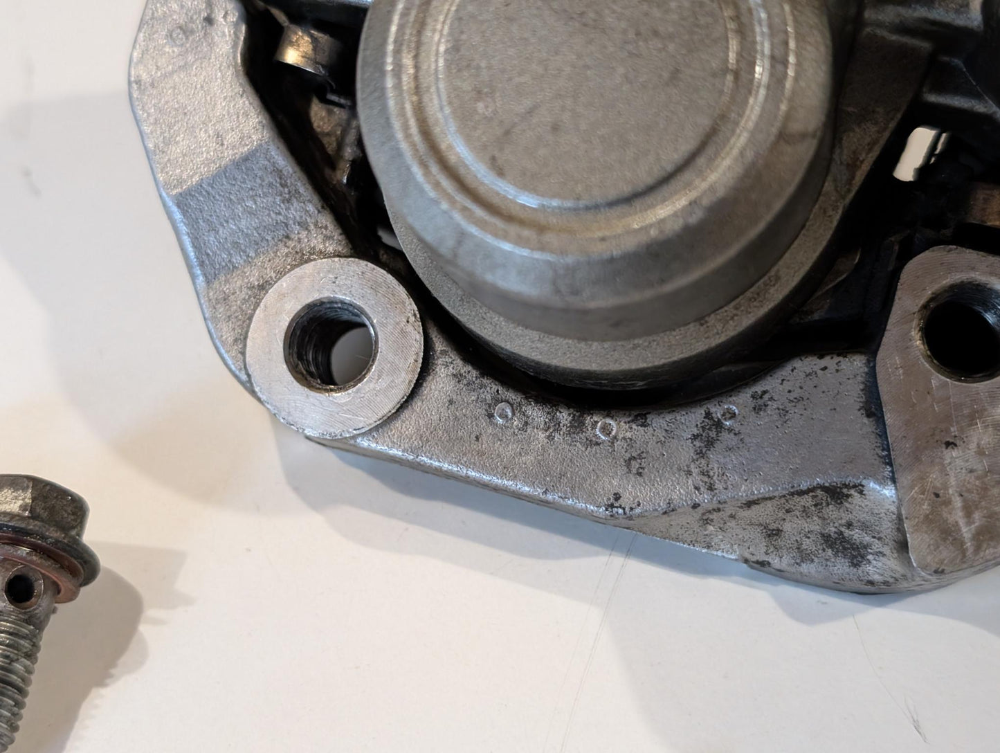 Yamaha XT600Z 3AJ Bremssattel hinten 2KF-2580W-00 mit Schrauben gebraucht