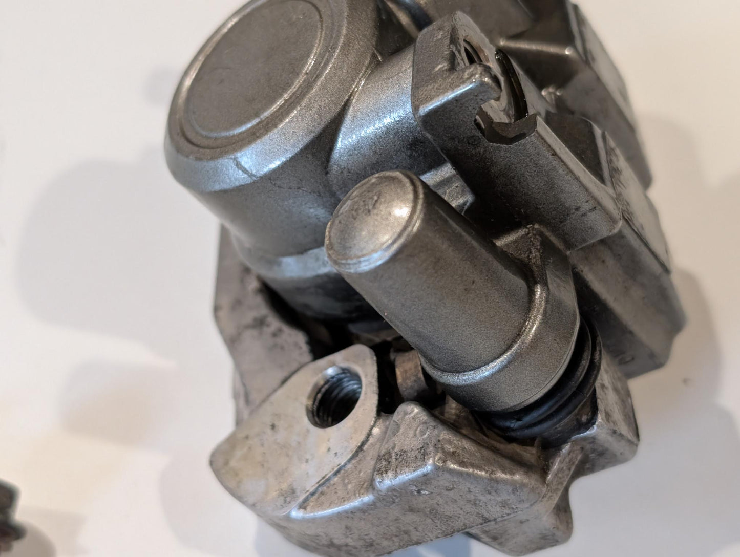 Yamaha XT600Z 3AJ Bremssattel hinten 2KF-2580W-00 mit Schrauben gebraucht