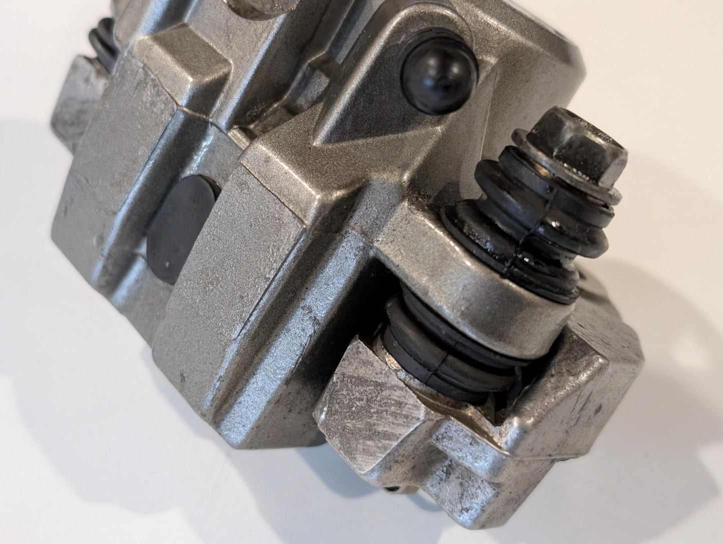 Yamaha XT600Z 3AJ Bremssattel hinten 2KF-2580W-00 mit Schrauben gebraucht