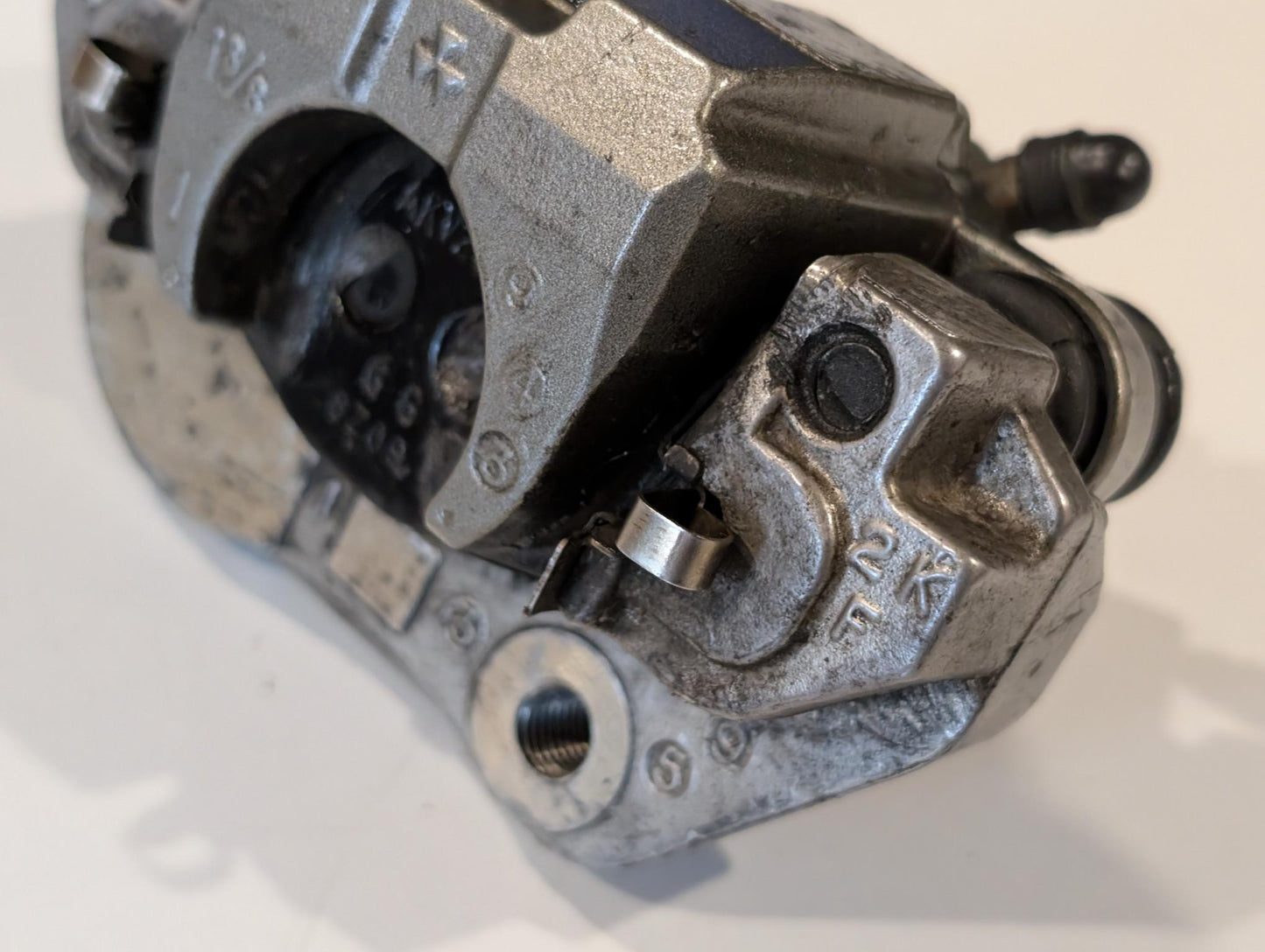 Yamaha XT600Z 3AJ Bremssattel hinten 2KF-2580W-00 mit Schrauben gebraucht