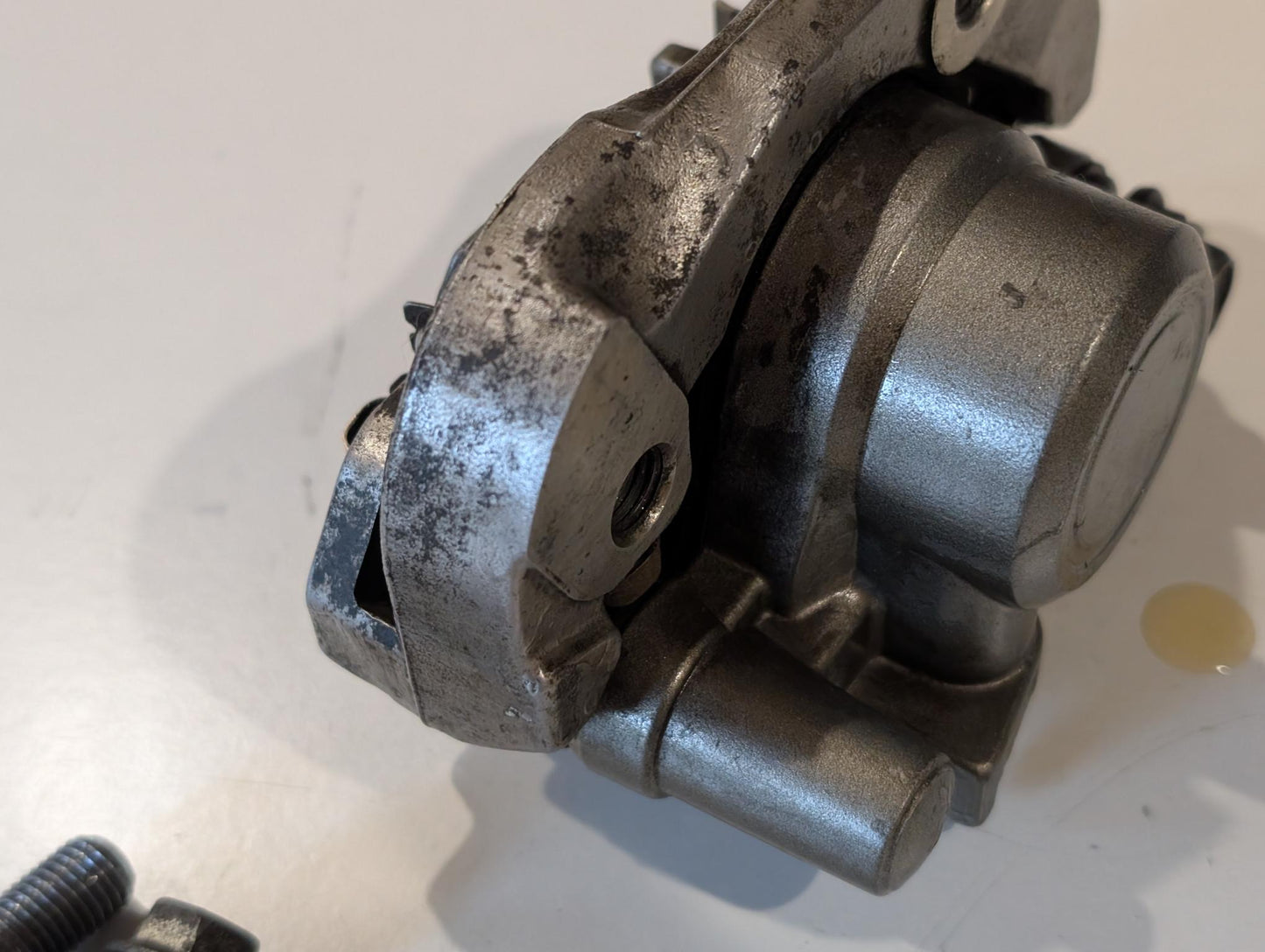 Yamaha XT600Z 3AJ Bremssattel hinten 2KF-2580W-00 mit Schrauben gebraucht