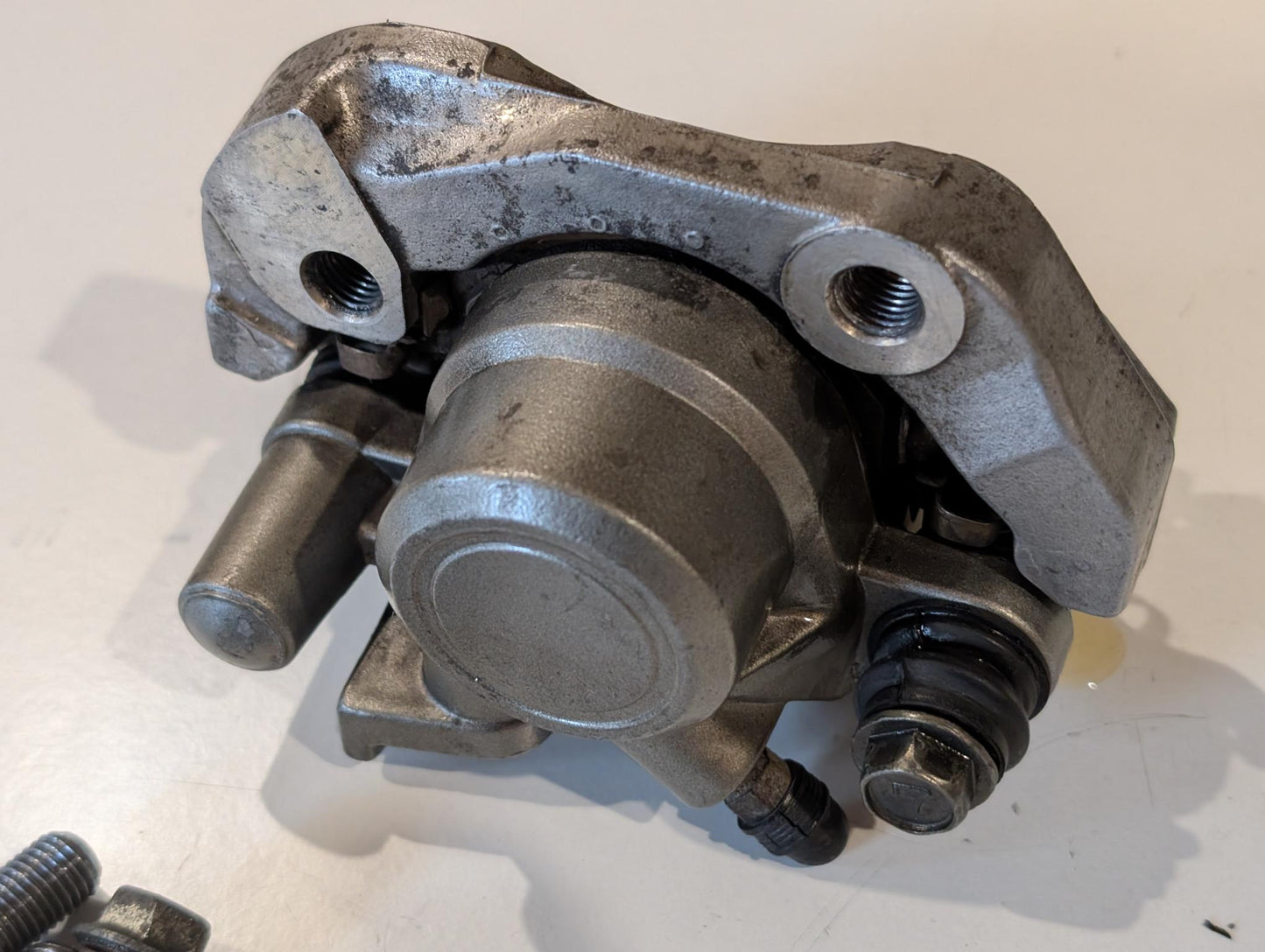 Yamaha XT600Z 3AJ Bremssattel hinten 2KF-2580W-00 mit Schrauben gebraucht