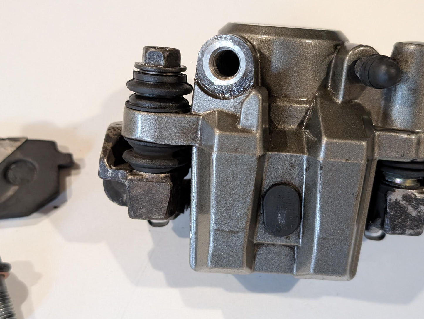 Yamaha XT600Z 3AJ Bremssattel vorne 1VJ-2580T-00 mit Schrauben gebraucht