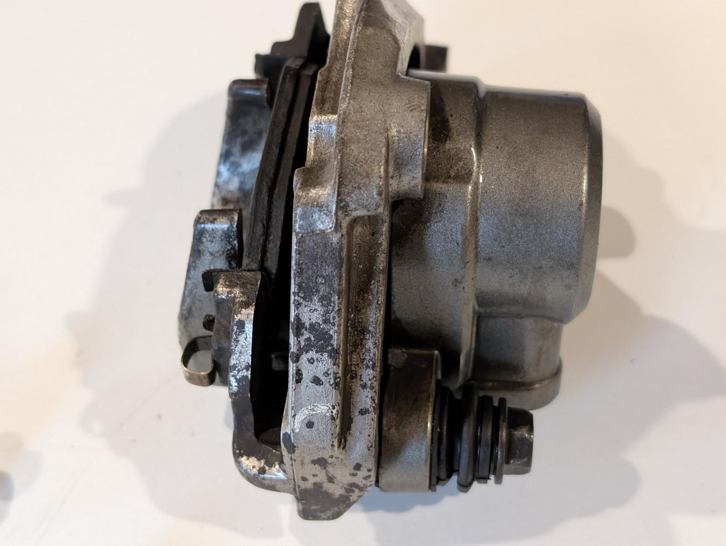 Yamaha XT600Z 3AJ Bremssattel vorne 1VJ-2580T-00 mit Schrauben gebraucht