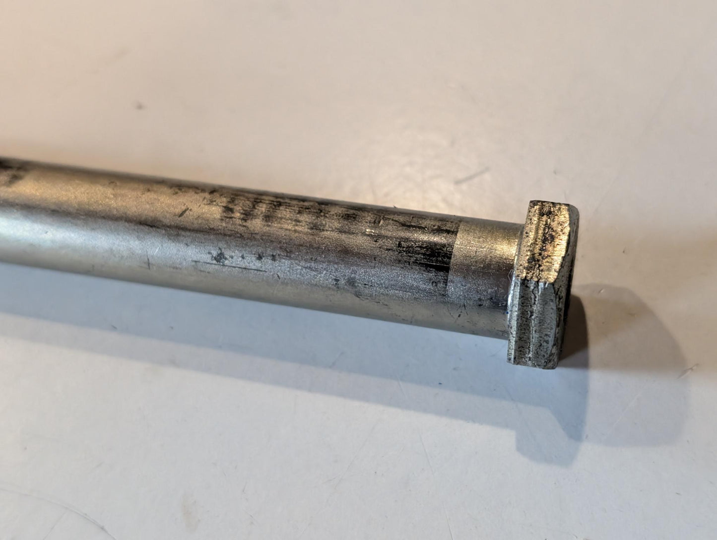 Yamaha XT600Z 3AJ Achse Schwinge 1VJ-22141-00 Drehwelle Schwingenachse gebraucht