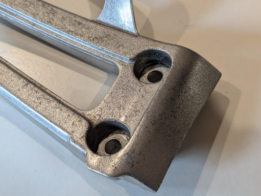 Yamaha XT600Z 3AJ Fussrastenhalter Konsole hinten rechts 2KF-2742L-00 mit Schrauben gebraucht