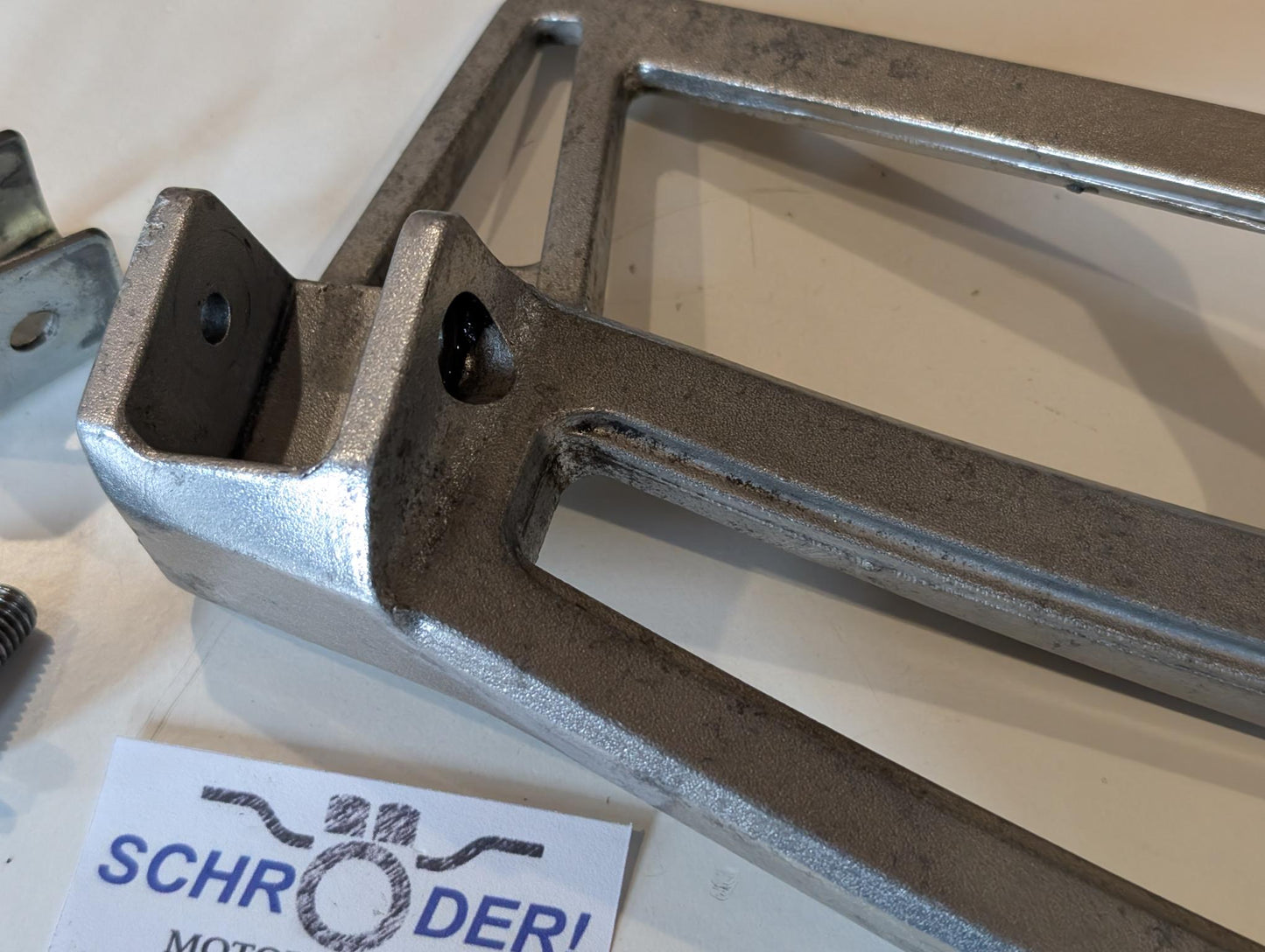 Yamaha XT600Z 3AJ Fussrastenhalter Konsole hinten rechts 2KF-2742L-00 mit Schrauben gebraucht