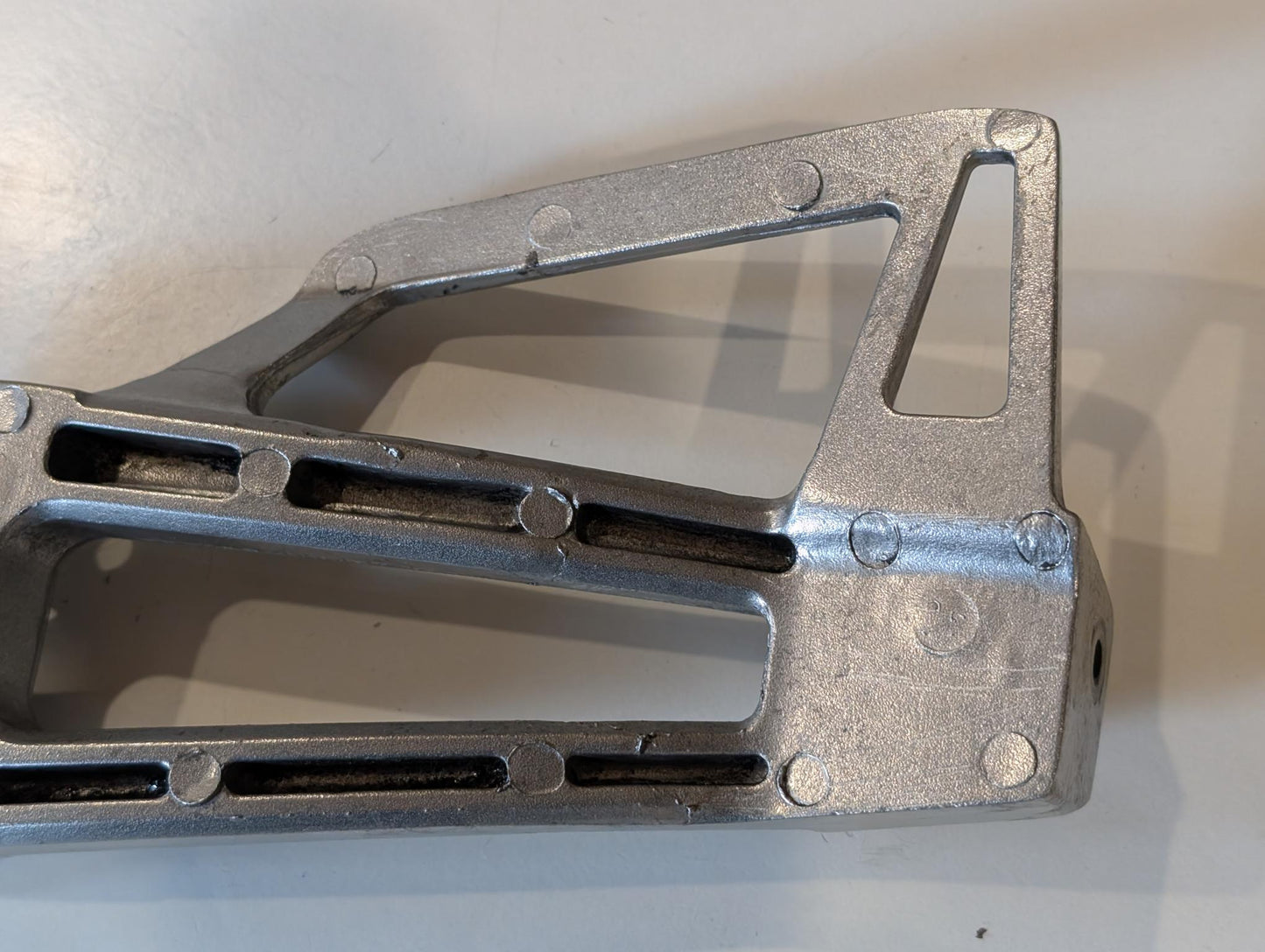 Yamaha XT600Z 3AJ Fussrastenhalter Konsole hinten rechts 2KF-2742L-00 mit Schrauben gebraucht