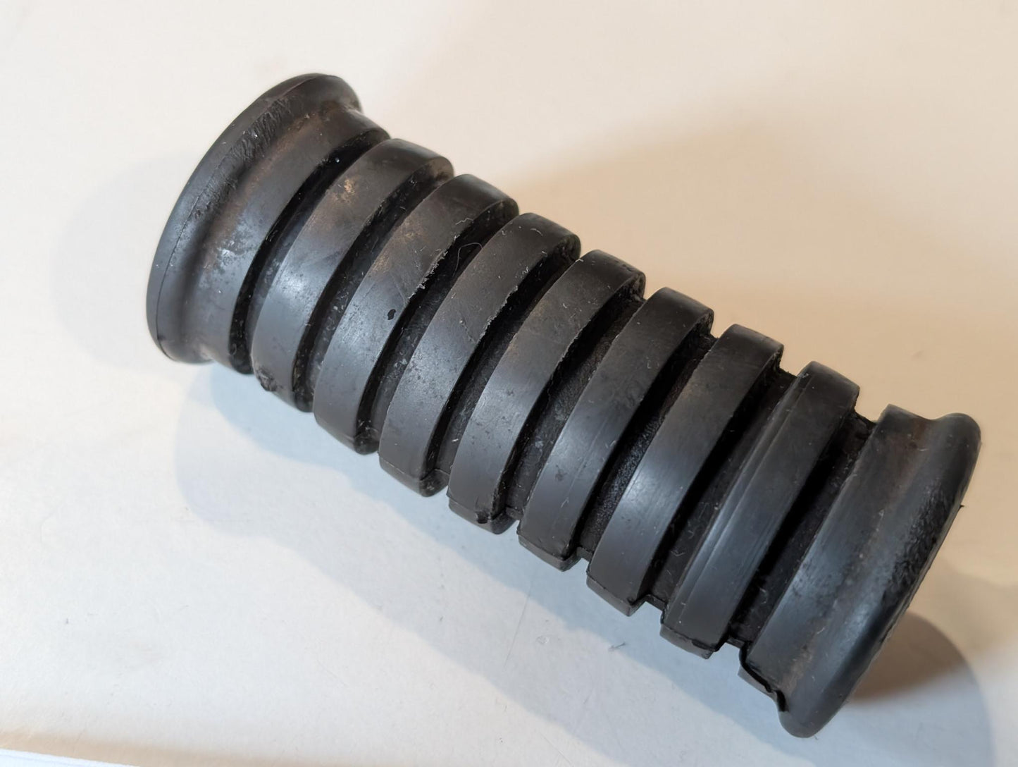 Yamaha XT600Z 3AJ Fussraste hinten rechts 120-27431-00 2KF-27437-00 120-27433-00 gebraucht