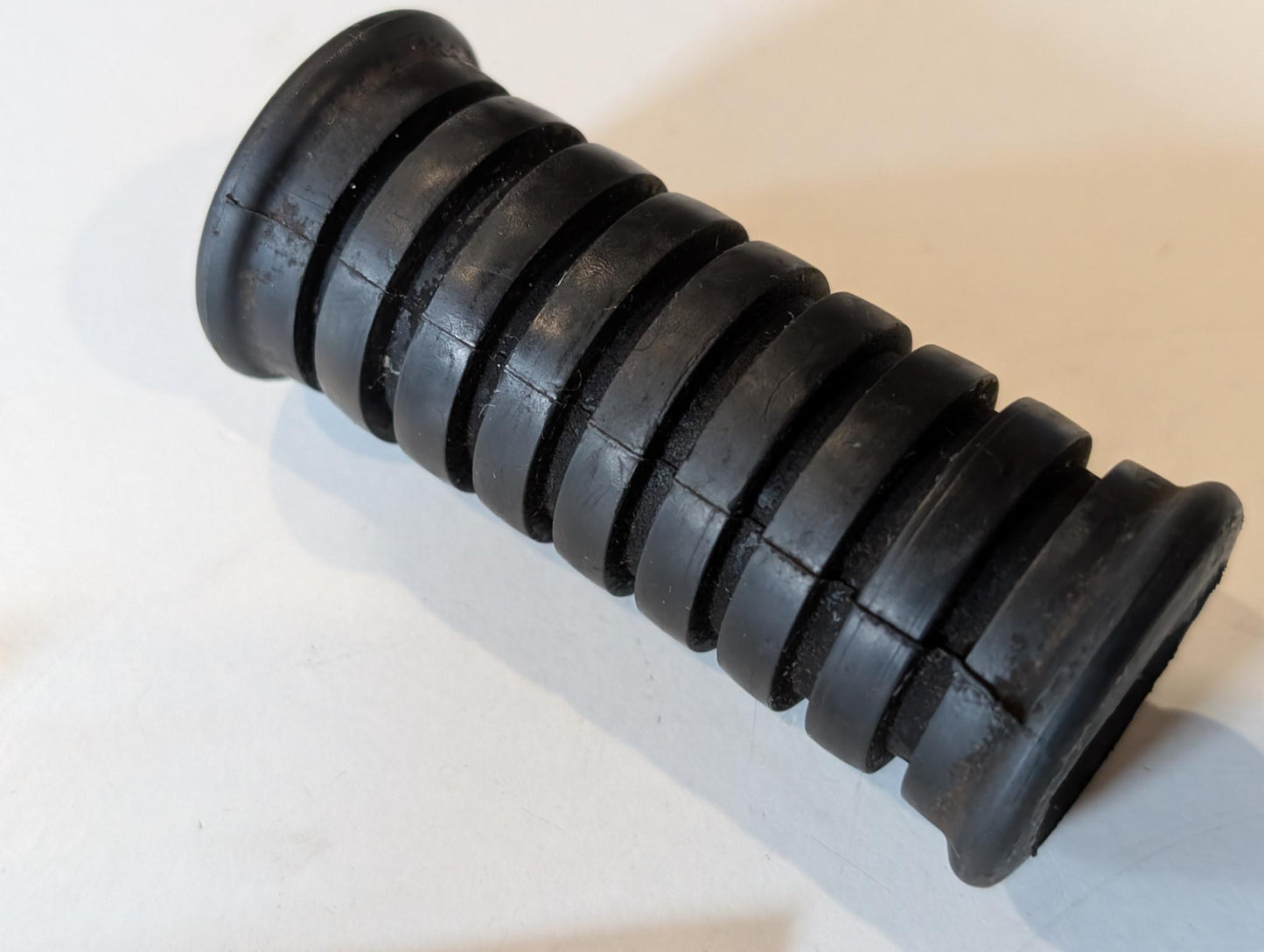 Yamaha XT600Z 3AJ Fussraste hinten rechts 120-27431-00 2KF-27437-00 120-27433-00 gebraucht