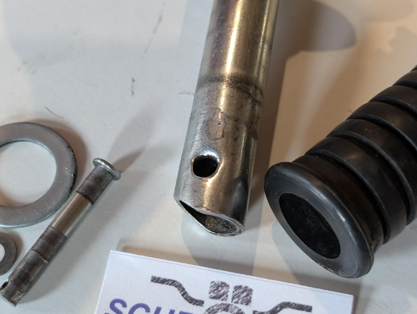 Yamaha XT600Z 3AJ Fussraste hinten rechts 120-27431-00 2KF-27437-00 120-27433-00 gebraucht