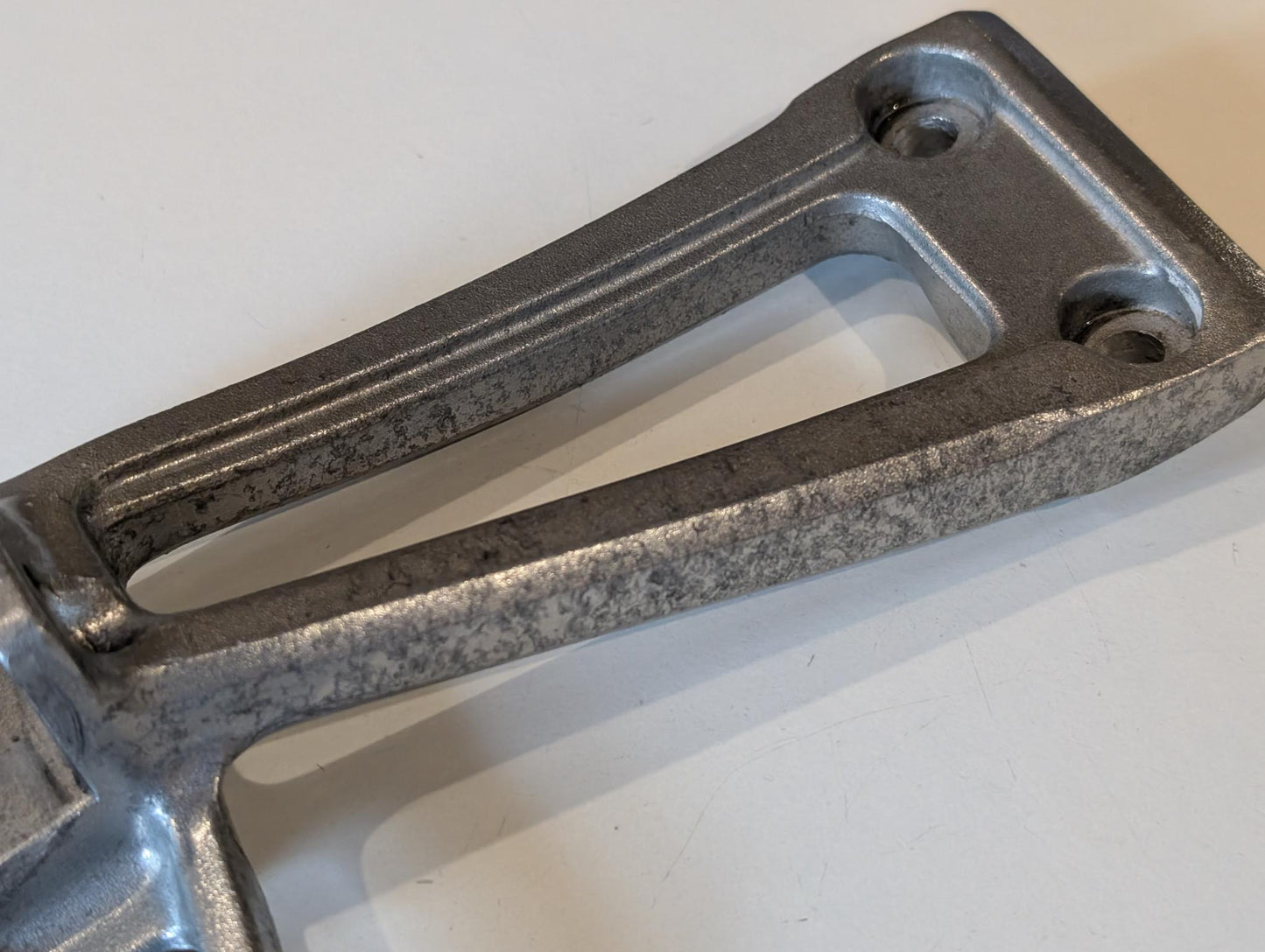 Yamaha XT600Z 3AJ Fussrastenhalter Konsole hinten links 51Y-2741L-00 mit Schrauben gebraucht