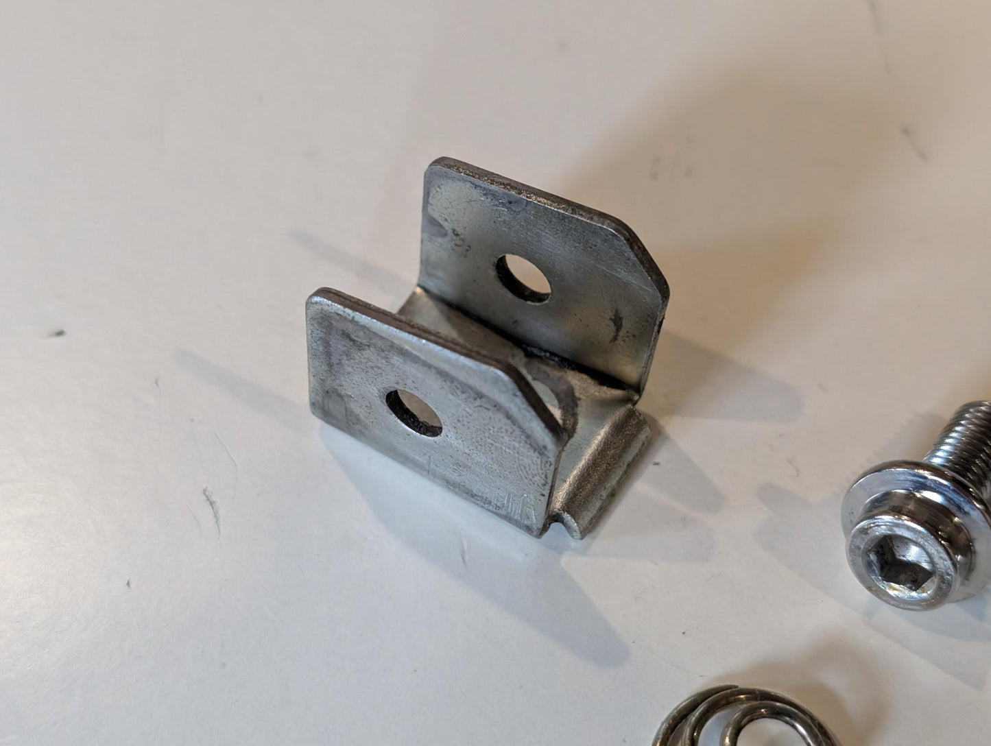 Yamaha XT600Z 3AJ Fussrastenhalter Konsole hinten links 51Y-2741L-00 mit Schrauben gebraucht