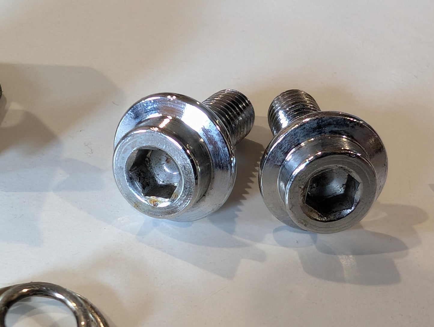 Yamaha XT600Z 3AJ Fussrastenhalter Konsole hinten links 51Y-2741L-00 mit Schrauben gebraucht