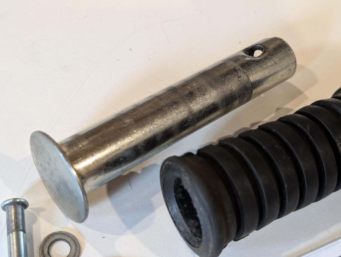 Yamaha XT600Z 3AJ Fussraste hinten links 120-27431-00 2KF-27437-00 120-27433-00 gebraucht