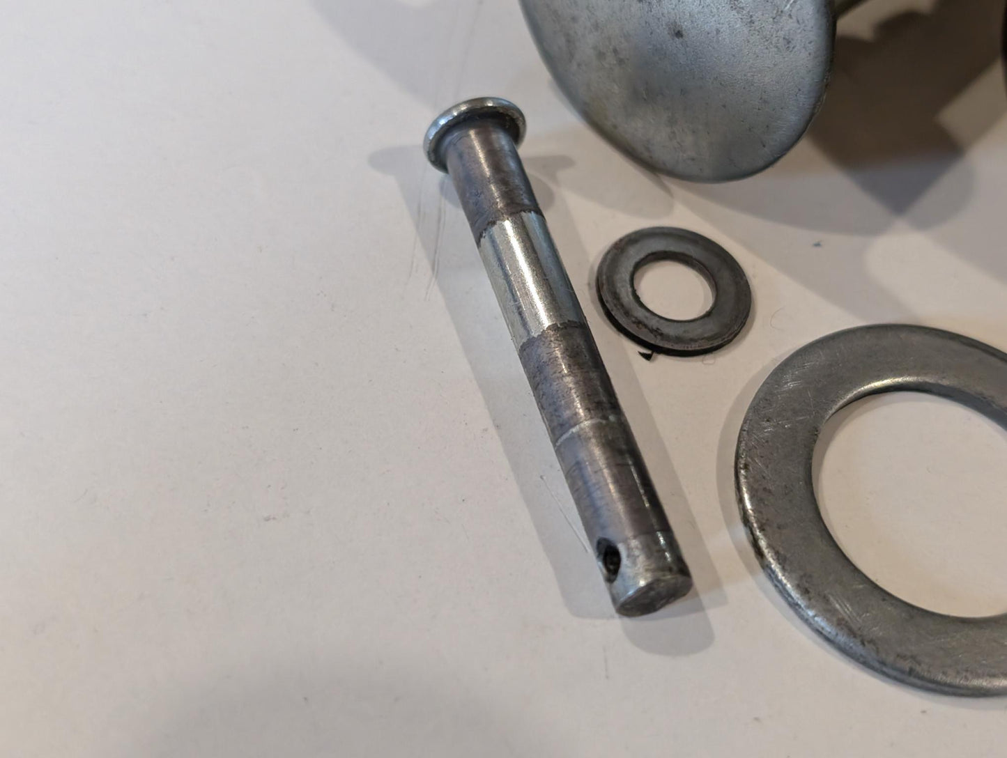 Yamaha XT600Z 3AJ Fussraste hinten links 120-27431-00 2KF-27437-00 120-27433-00 gebraucht