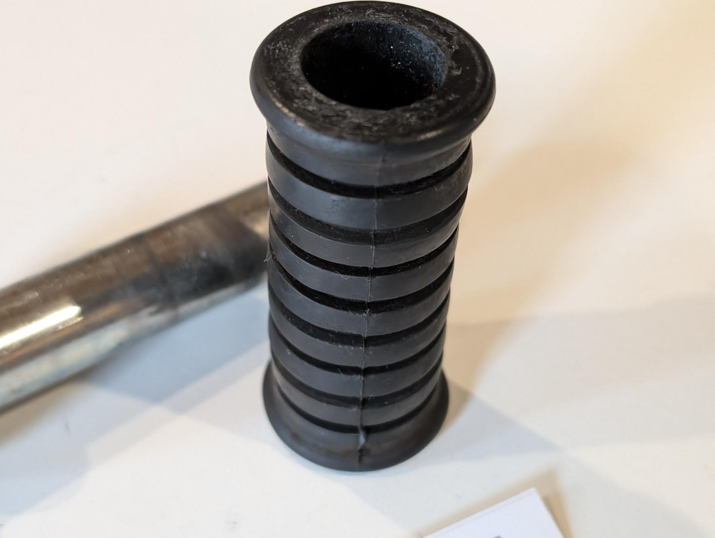 Yamaha XT600Z 3AJ Fussraste hinten links 120-27431-00 2KF-27437-00 120-27433-00 gebraucht