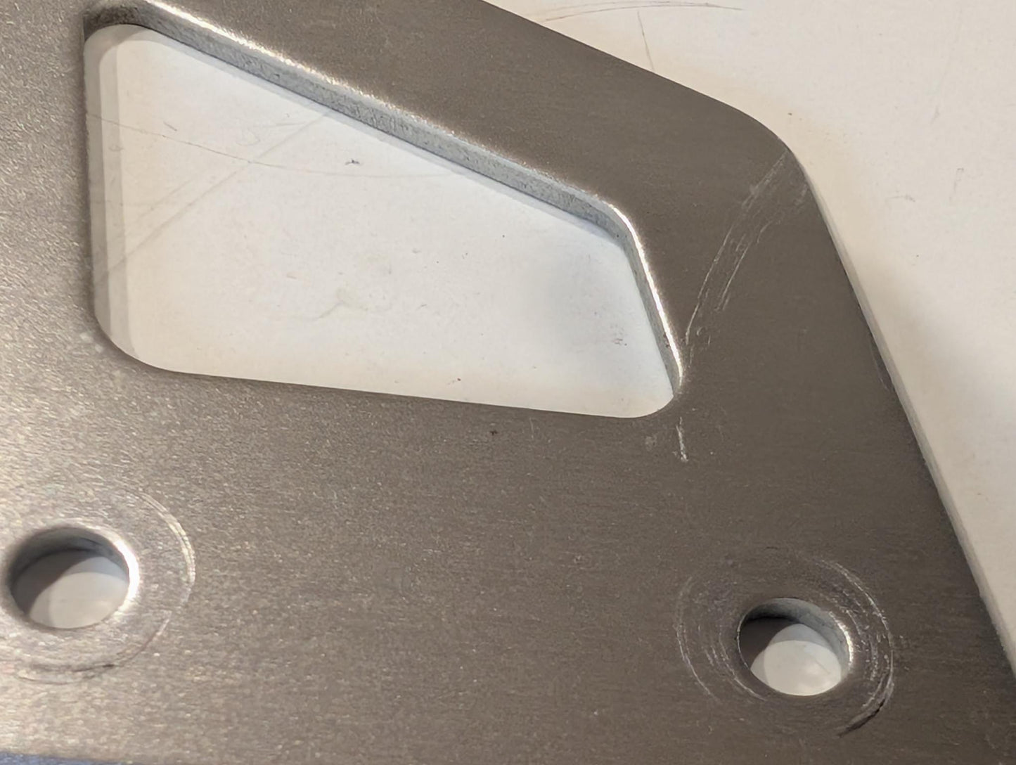 Yamaha XT600Z 3AJ Schutzblech Bremssattel hinten 2KF-27491-00 mit Schraube gebraucht