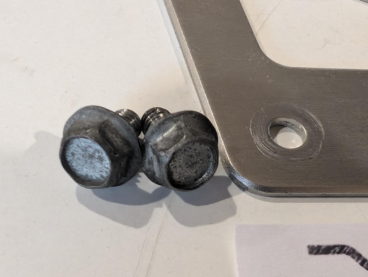 Yamaha XT600Z 3AJ Schutzblech Bremssattel hinten 2KF-27491-00 mit Schraube gebraucht