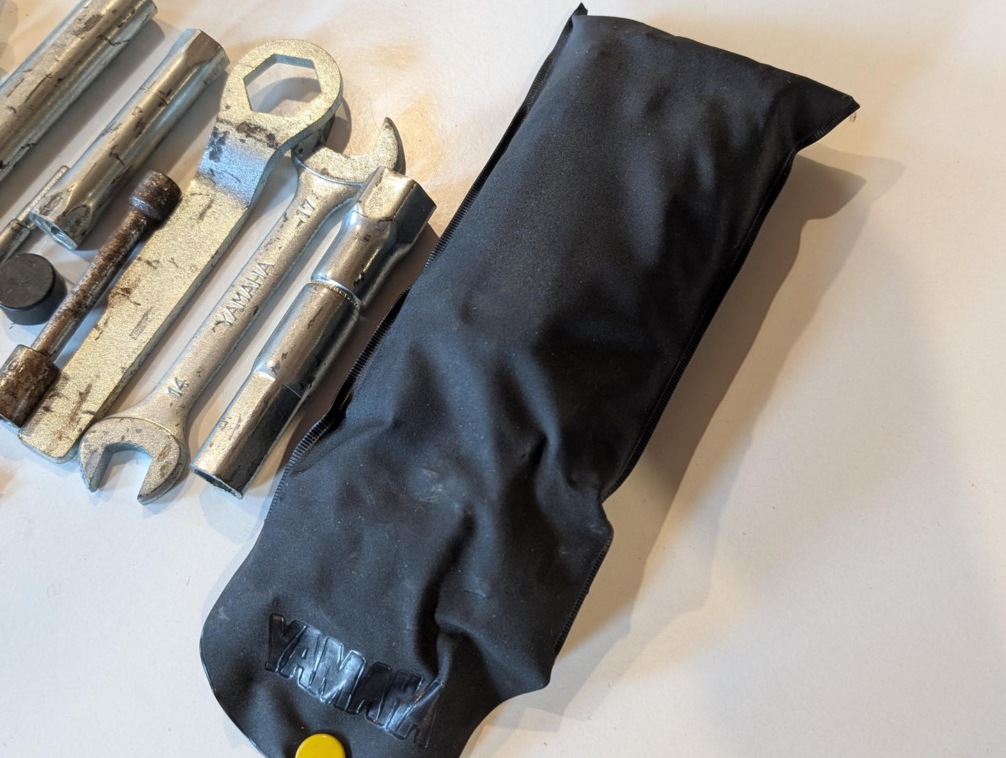 Yamaha XT600Z 3AJ Werkzeugtasche Werkzeugsatz 43F-28100-01 Bordwerkzeug Werkzeugbeutel gebraucht