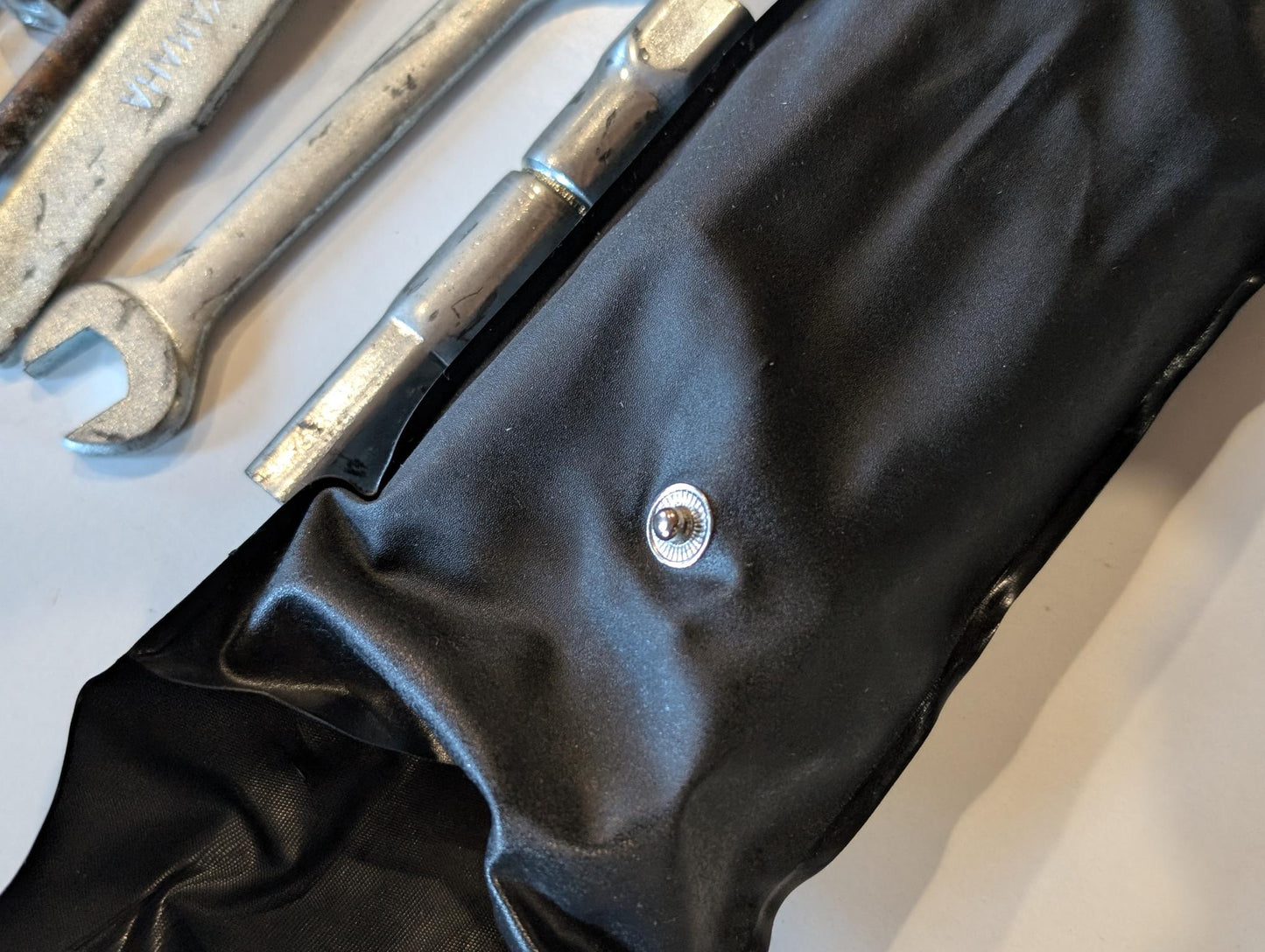 Yamaha XT600Z 3AJ Werkzeugtasche Werkzeugsatz 43F-28100-01 Bordwerkzeug Werkzeugbeutel gebraucht