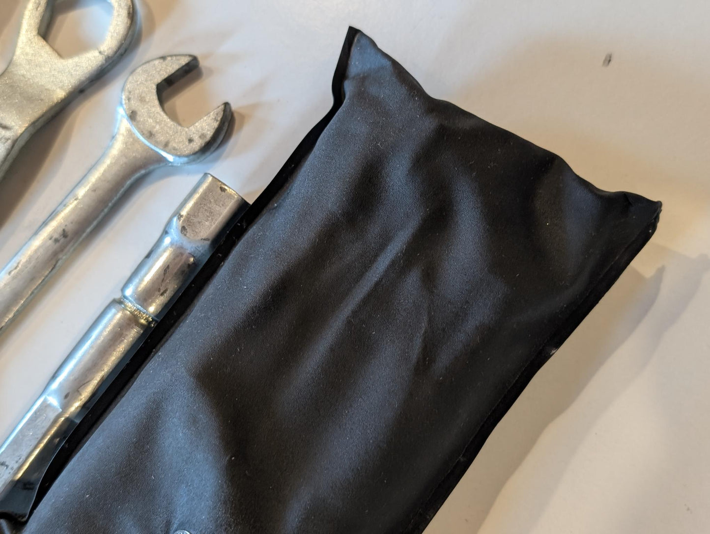 Yamaha XT600Z 3AJ Werkzeugtasche Werkzeugsatz 43F-28100-01 Bordwerkzeug Werkzeugbeutel gebraucht