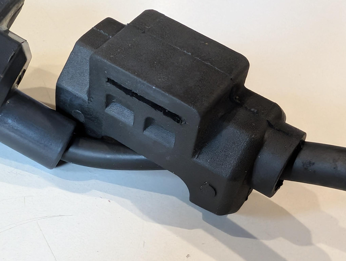 Yamaha XT600Z 3AJ Zündspule 1VJ-82310-50 mit Gummihalter 1VJ-82317-00 und NGK Zündstecker gebraucht
