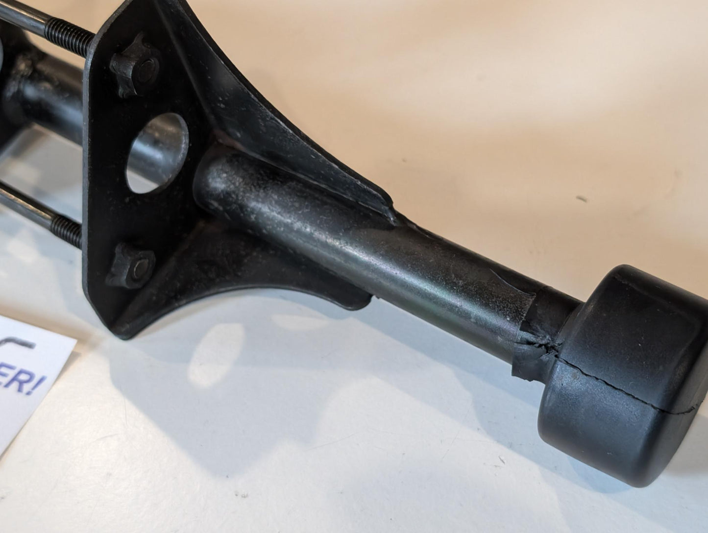 Yamaha XT600Z 3AJ Halterung Stütze Kraftstofftank 3AJ-24116-00 Benzintank mit Dämpfer und Schrauben 91006-06070 gebraucht