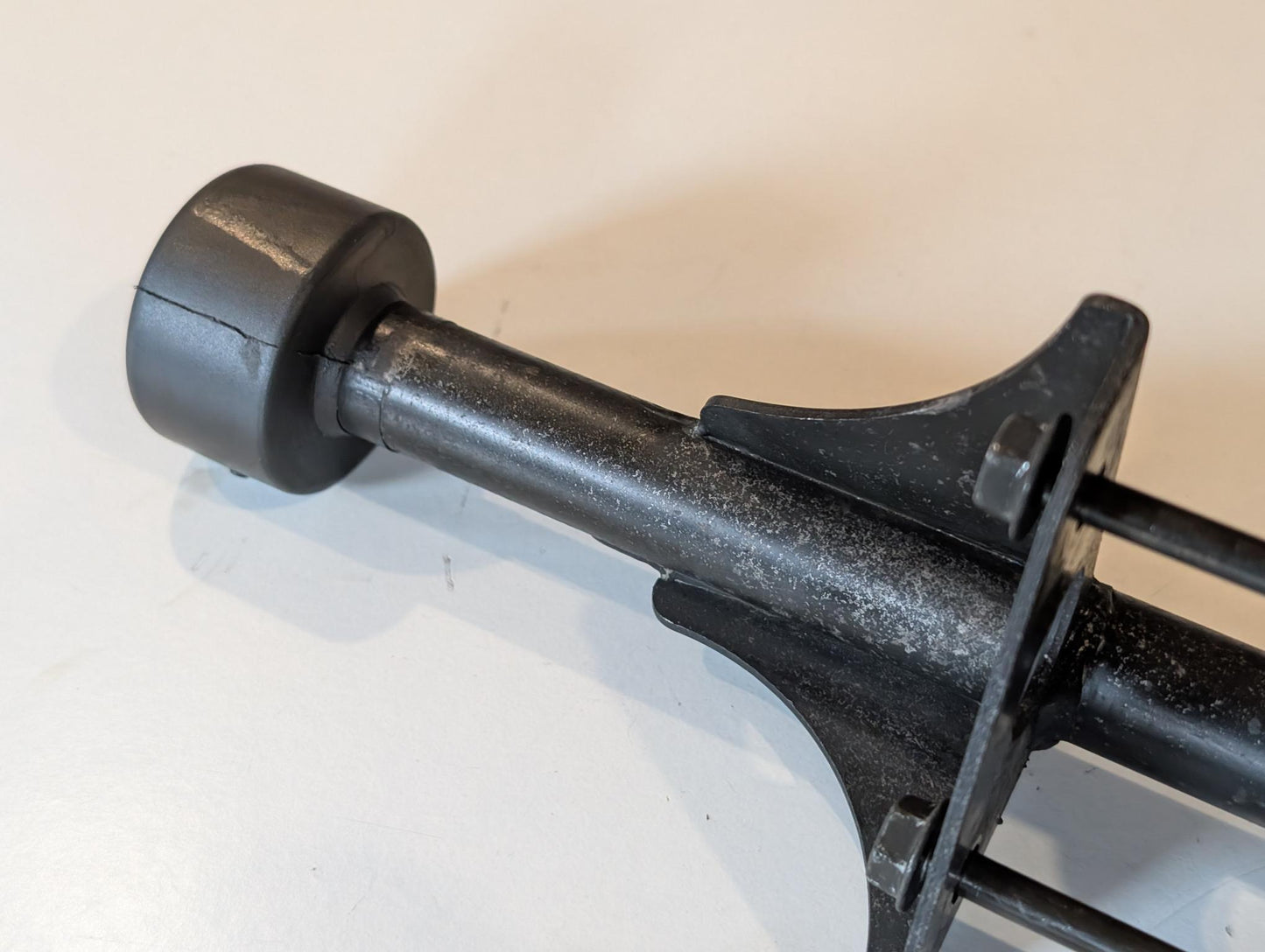 Yamaha XT600Z 3AJ Halterung Stütze Kraftstofftank 3AJ-24116-00 Benzintank mit Dämpfer und Schrauben 91006-06070 gebraucht
