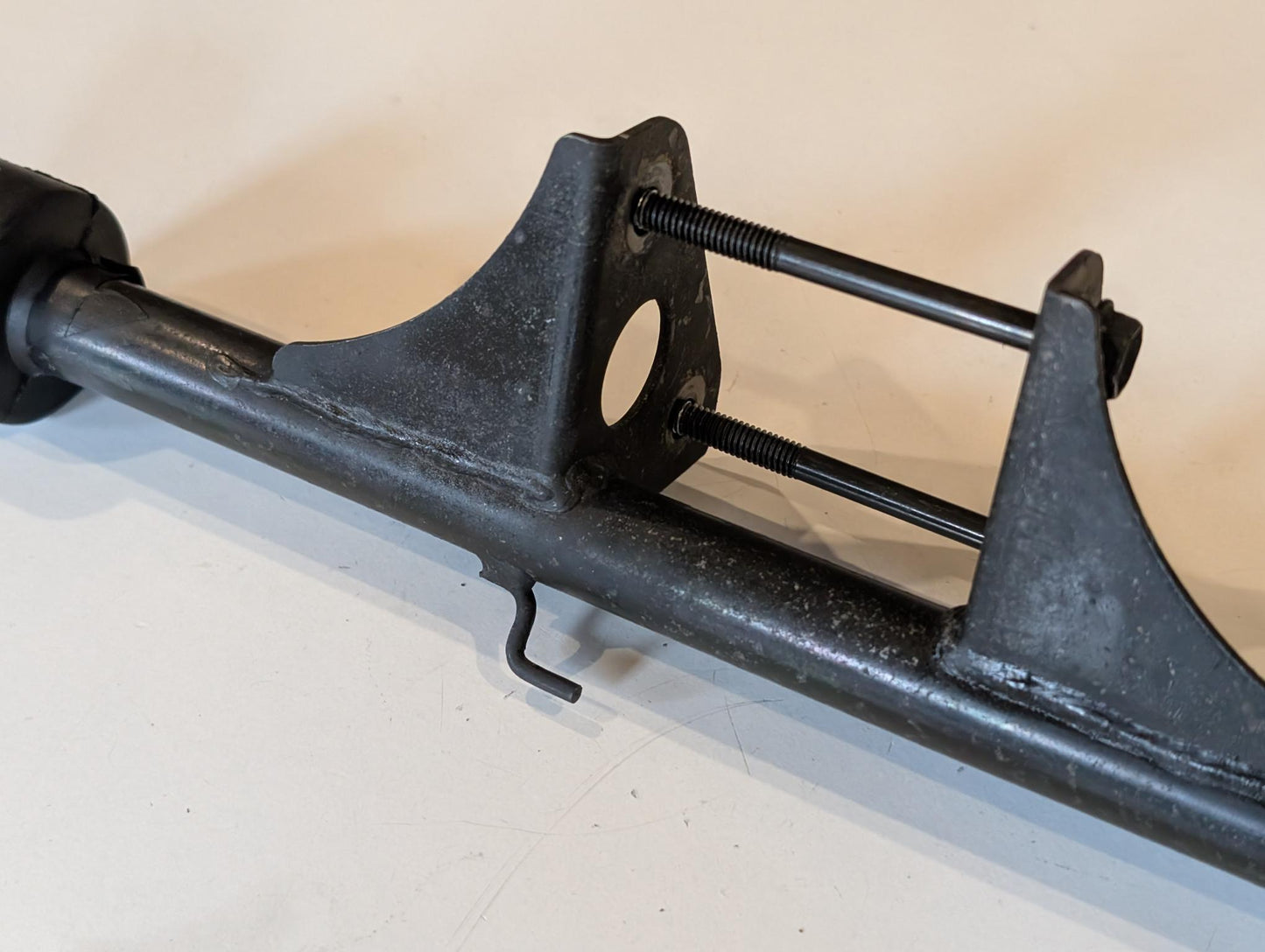 Yamaha XT600Z 3AJ Halterung Stütze Kraftstofftank 3AJ-24116-00 Benzintank mit Dämpfer und Schrauben 91006-06070 gebraucht