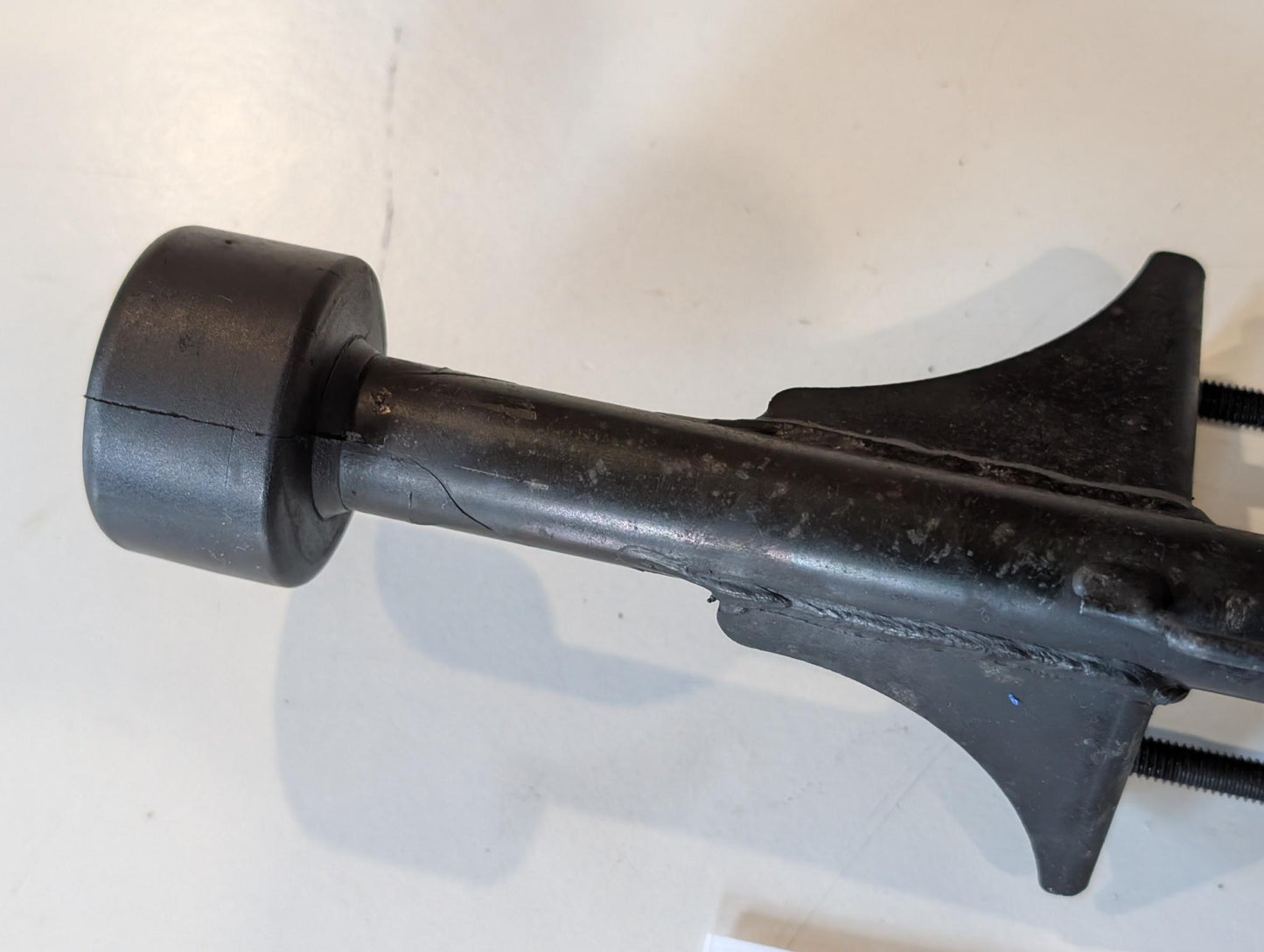 Yamaha XT600Z 3AJ Halterung Stütze Kraftstofftank 3AJ-24116-00 Benzintank mit Dämpfer und Schrauben 91006-06070 gebraucht