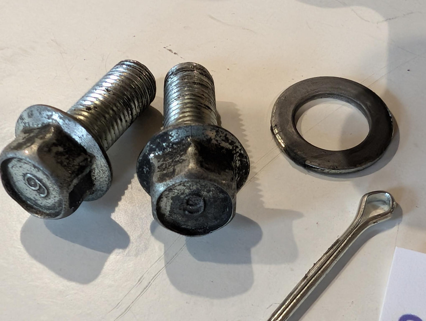 Yamaha XT600Z 3AJ Fussrastenhalter Halter Bremshebel vorne rechts 2KF-27442-00 mit Schauben gebraucht