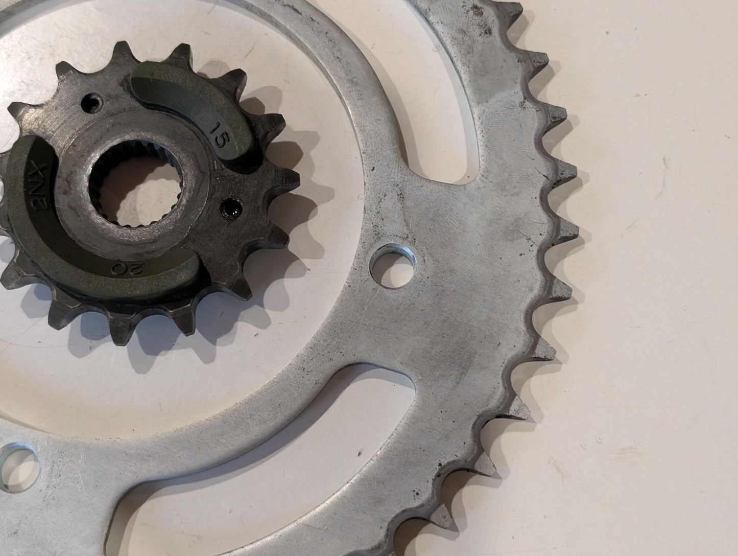 Yamaha XT600Z 3AJ XT600Z 3AJ Kettenritzel 2NX 15 Zähne und Zahnrad hinten Sunstar 45 Zähne gebraucht