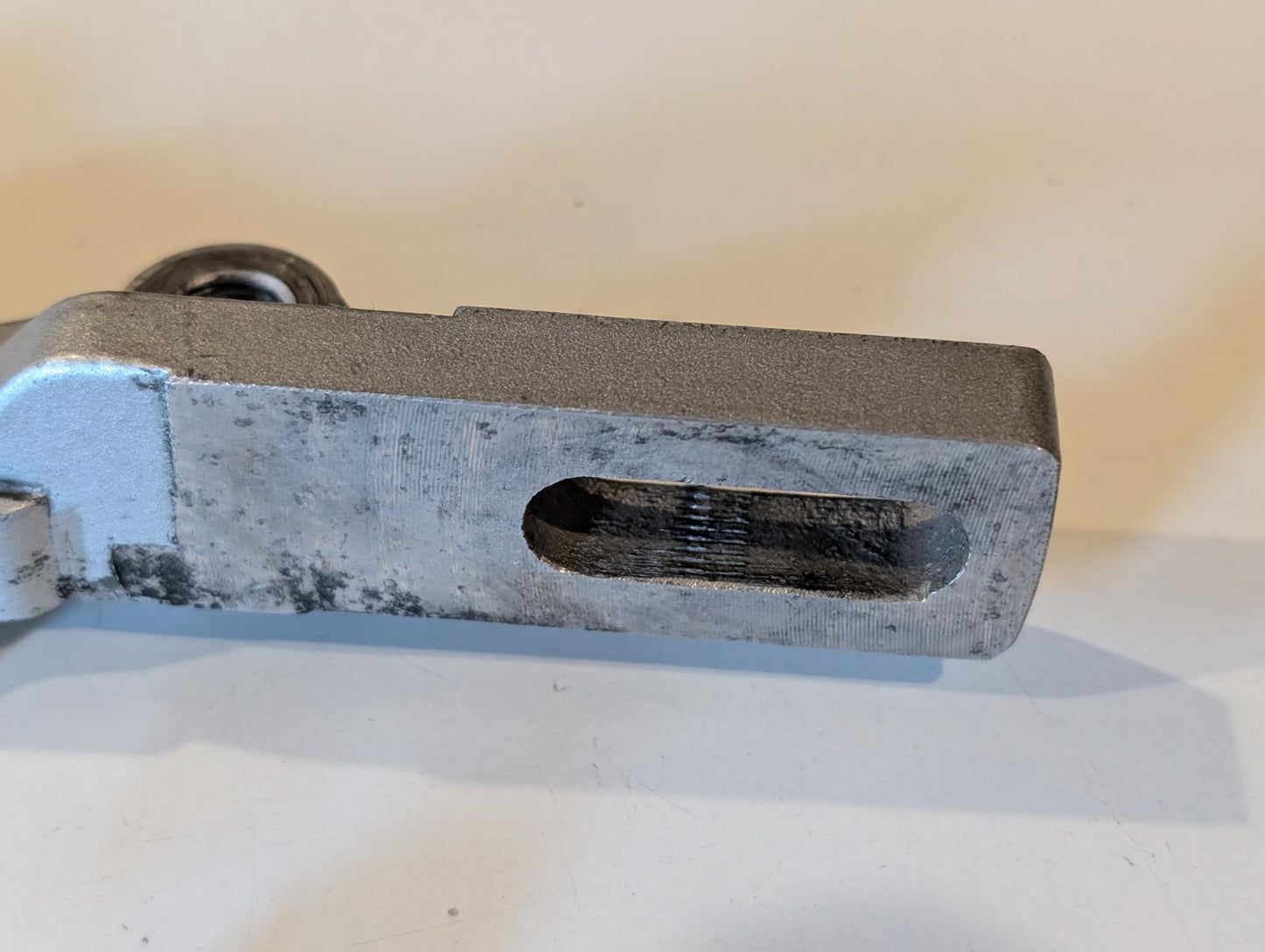 Yamaha XT600Z 3AJ Konsole Halterung 2KF-25819-00 Bremssattel hinten an Schwinge gebraucht