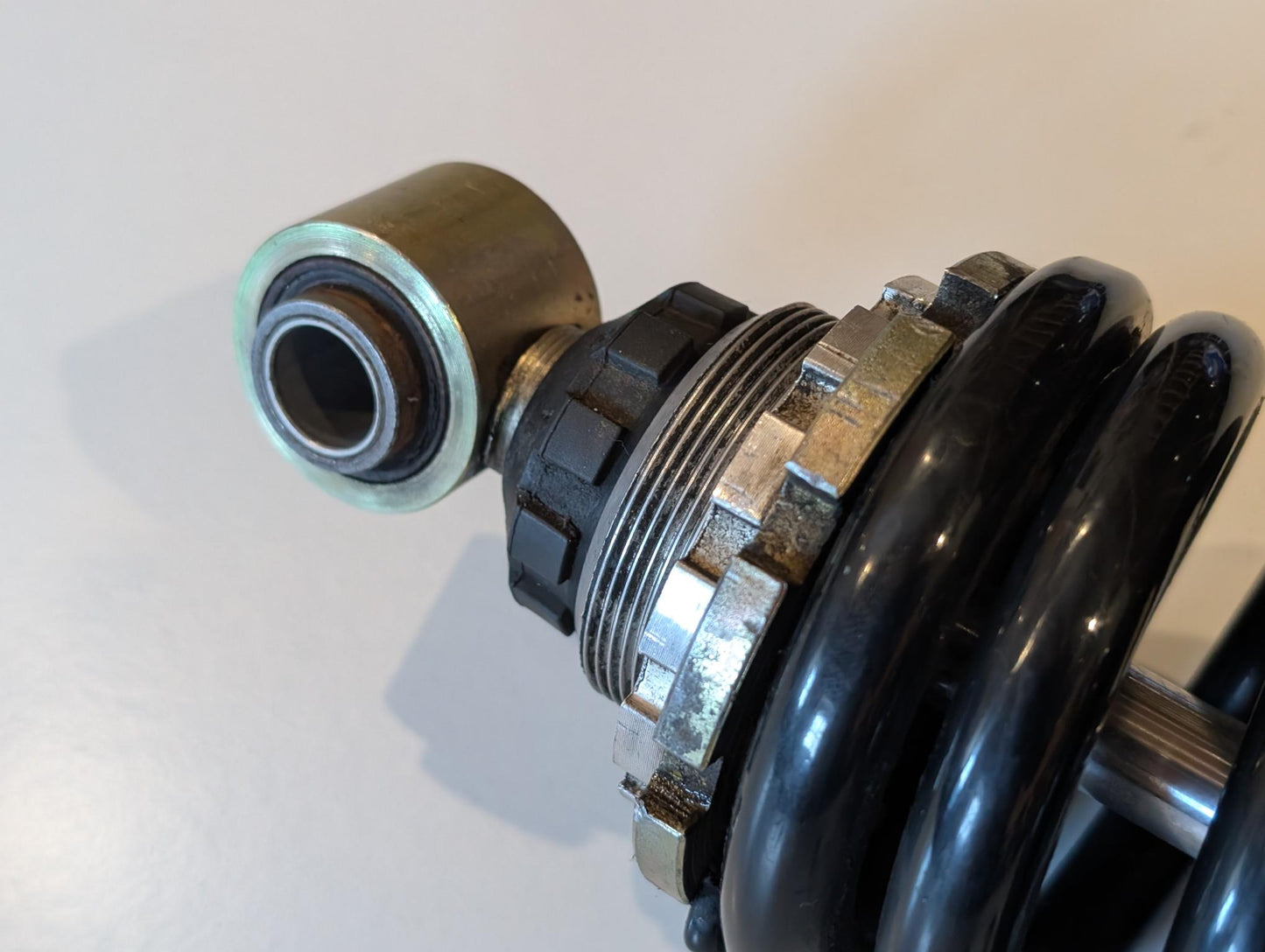 Yamaha XT600Z 3AJ Federbein hinten 3AJ-22210-00 Stoßdämpfer Bolzen oben 90240-14106 Schraube unten 90101-12498 gebraucht