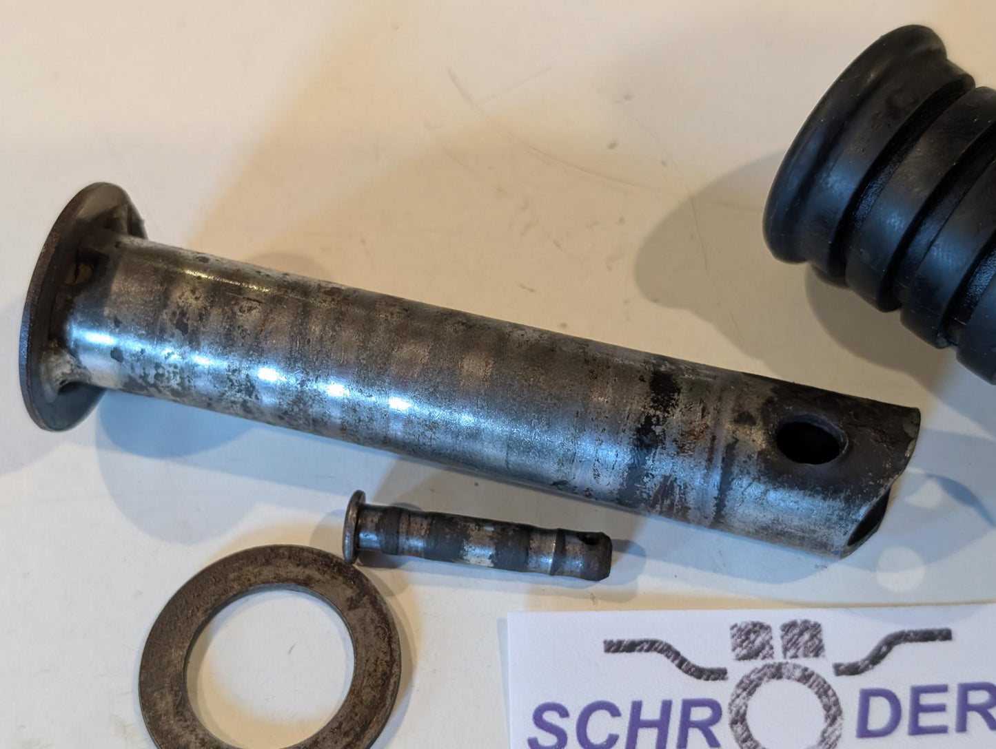 Yamaha XT600Z 1VJ Fussraste hinten links oder rechts mit Gummi und Scheibe 120-27431-00 90201-20279 120-27433-00, gebraucht