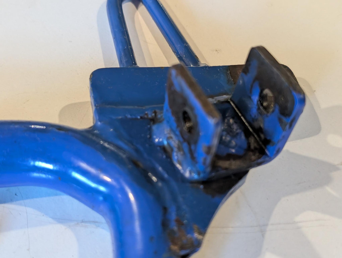 Yamaha XT600Z 1VJ Fussrastenhalter Konsole hinten links 26F-27432-00 mit Schrauben, gebraucht