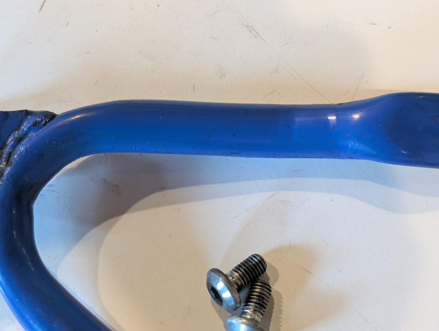 Yamaha XT600Z 1VJ Fussrastenhalter Konsole hinten rechts 1VJ-27442-00 mit Schrauben, gebraucht