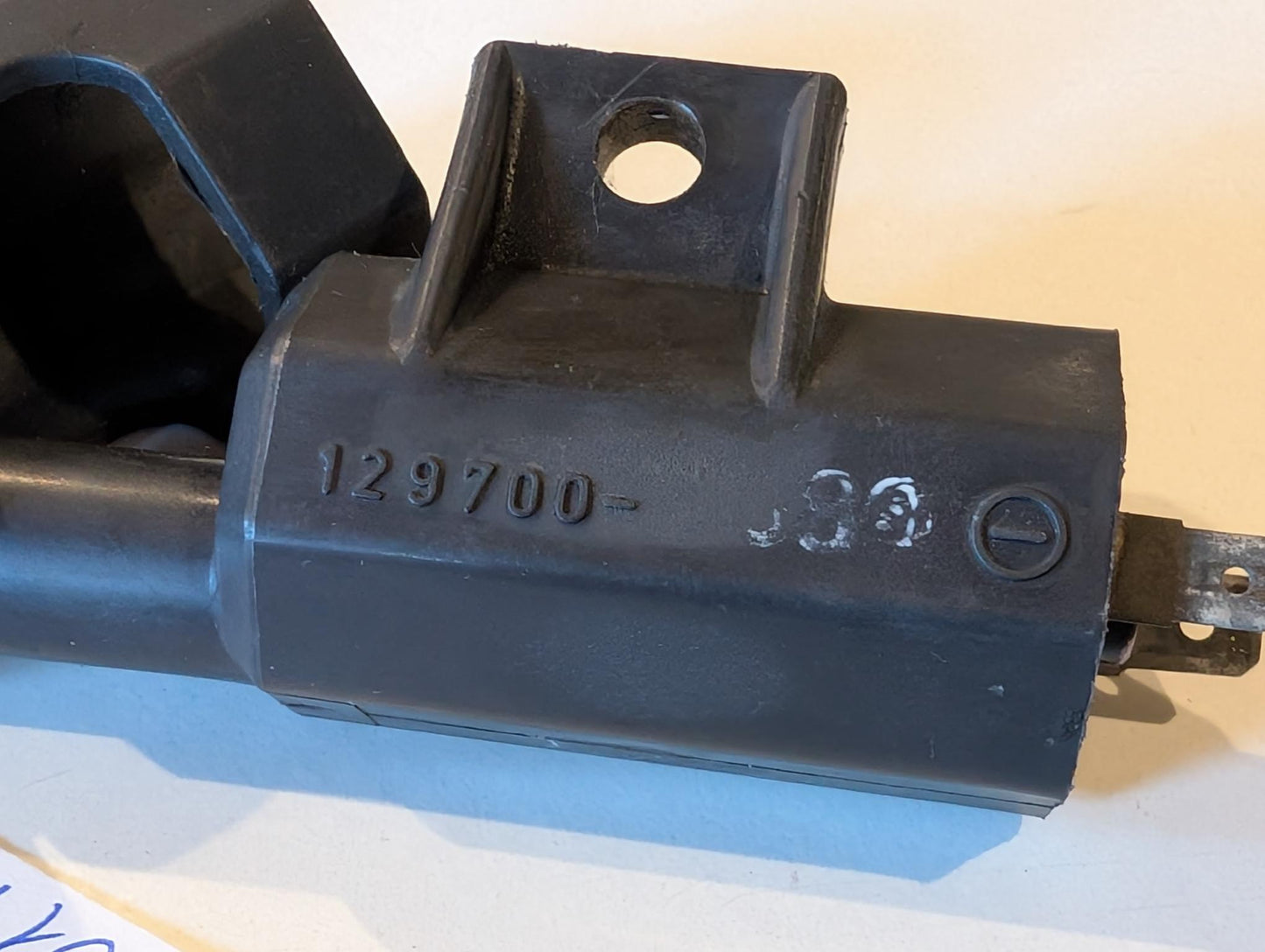 Yamaha XT600Z 1VJ Zündspule 1VJ-82310-50 mit Gummihalter 1VJ-82317-00 und Zündstecker NGK, gebraucht