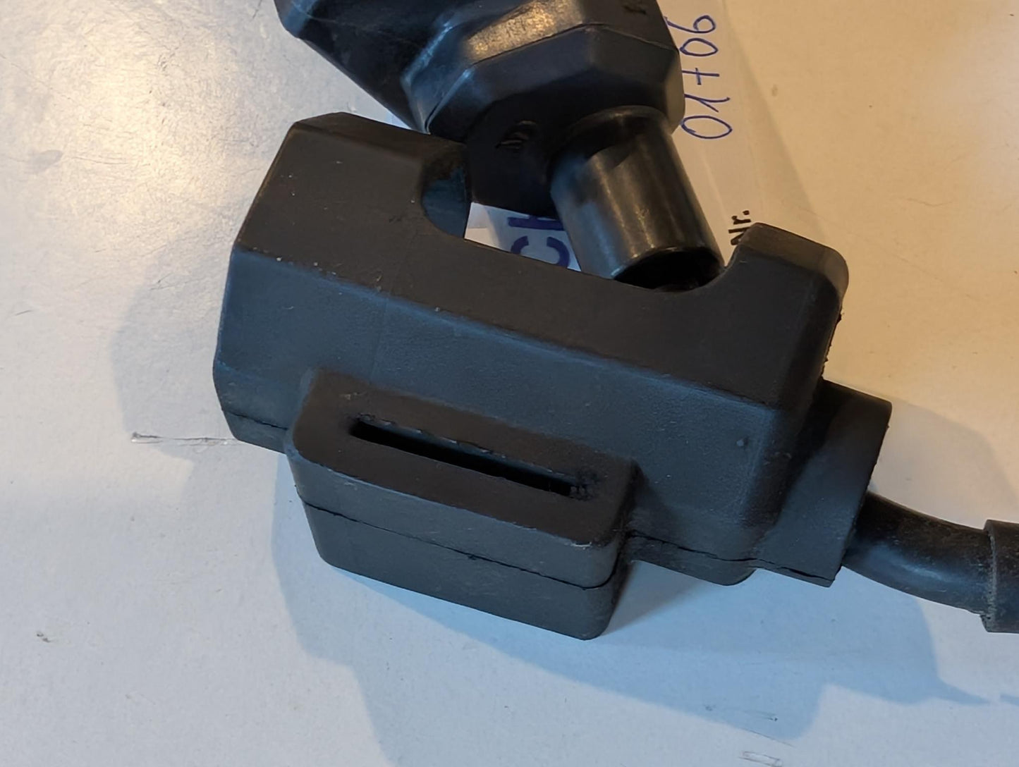 Yamaha XT600Z 1VJ Zündspule 1VJ-82310-50 mit Gummihalter 1VJ-82317-00 und Zündstecker NGK, gebraucht